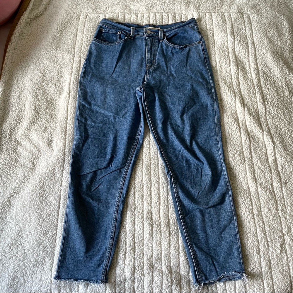 Levi’s Mom Jean Medium Wash Tapered Leg High Rise Cut Off Distressed Jeans